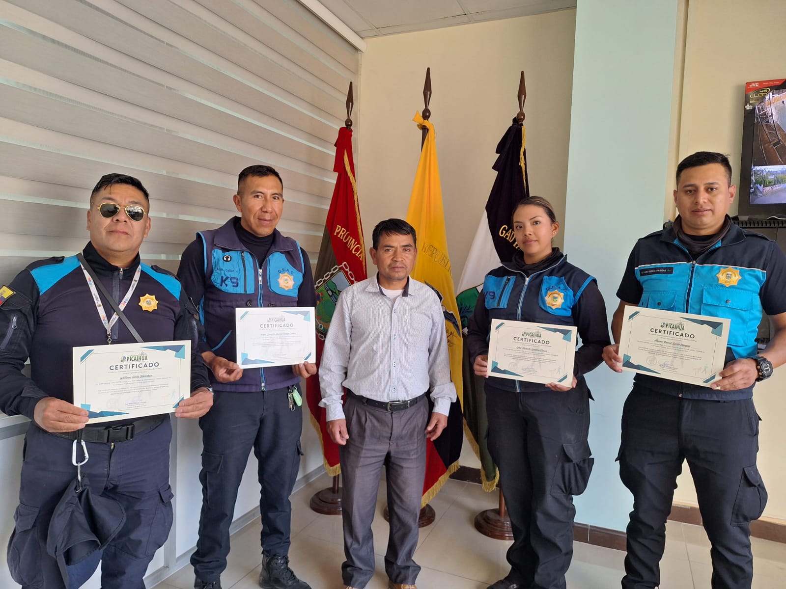 GADP PICAIHUA ENTREGA CERTIFICADOS A INSTRUCTORES DEL TALLER BÁSICO DE ADIESTRAMIENTO CANINO